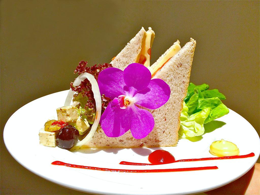 Oriental Siam Resort - Sha Extra Plus Certified Chiang Mai Exteriör bild